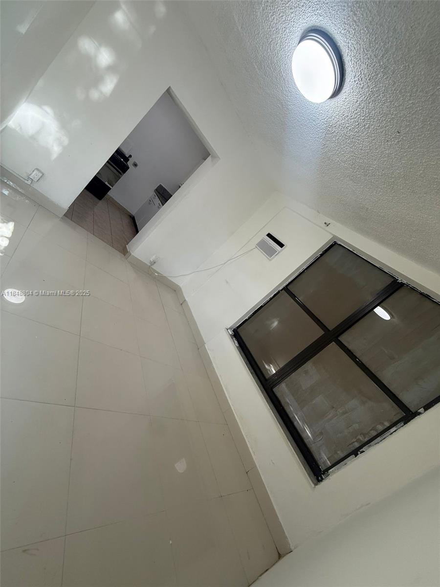 Beautiful apartment available for rent, 1 bedroom with large closet and 1 bathroom; living and dining room, kitchen
Completely independent entrance. Located in Miami Fl 33168 (close to 95 and turnpike !!!) with all services included (Electric, water, internet)
You only need the first month of rent and a month of deposit to move in! Send a text or call for more information or to make an appointment to see it