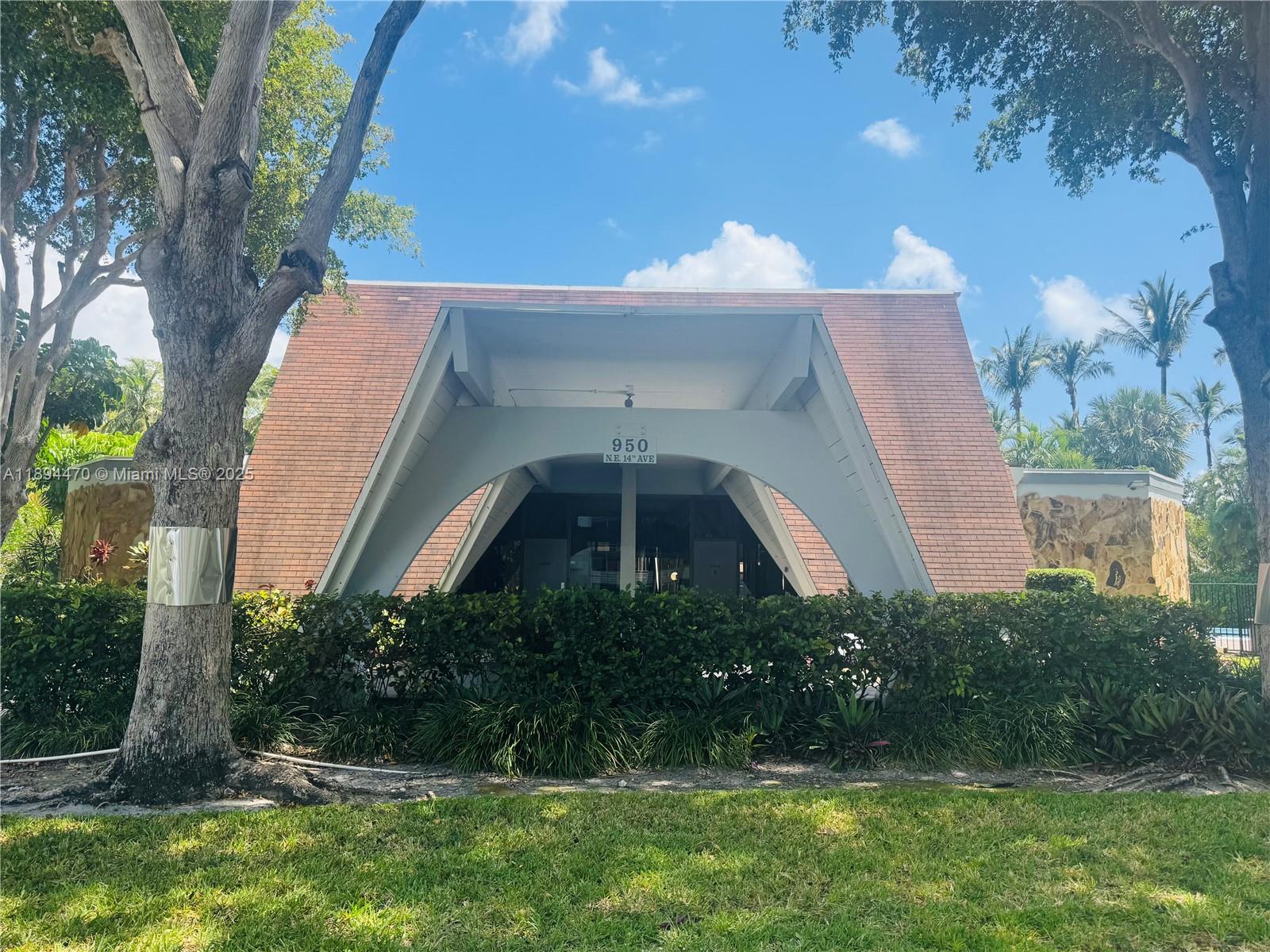 FAIRWAYS ROYALE CONDO - Residential Lease