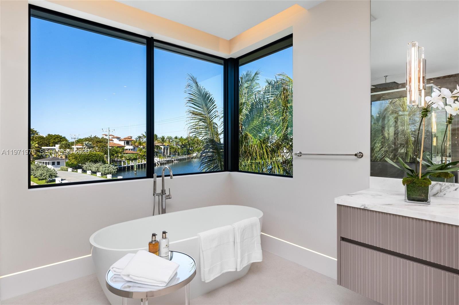 ISLA BAHIA - Residential