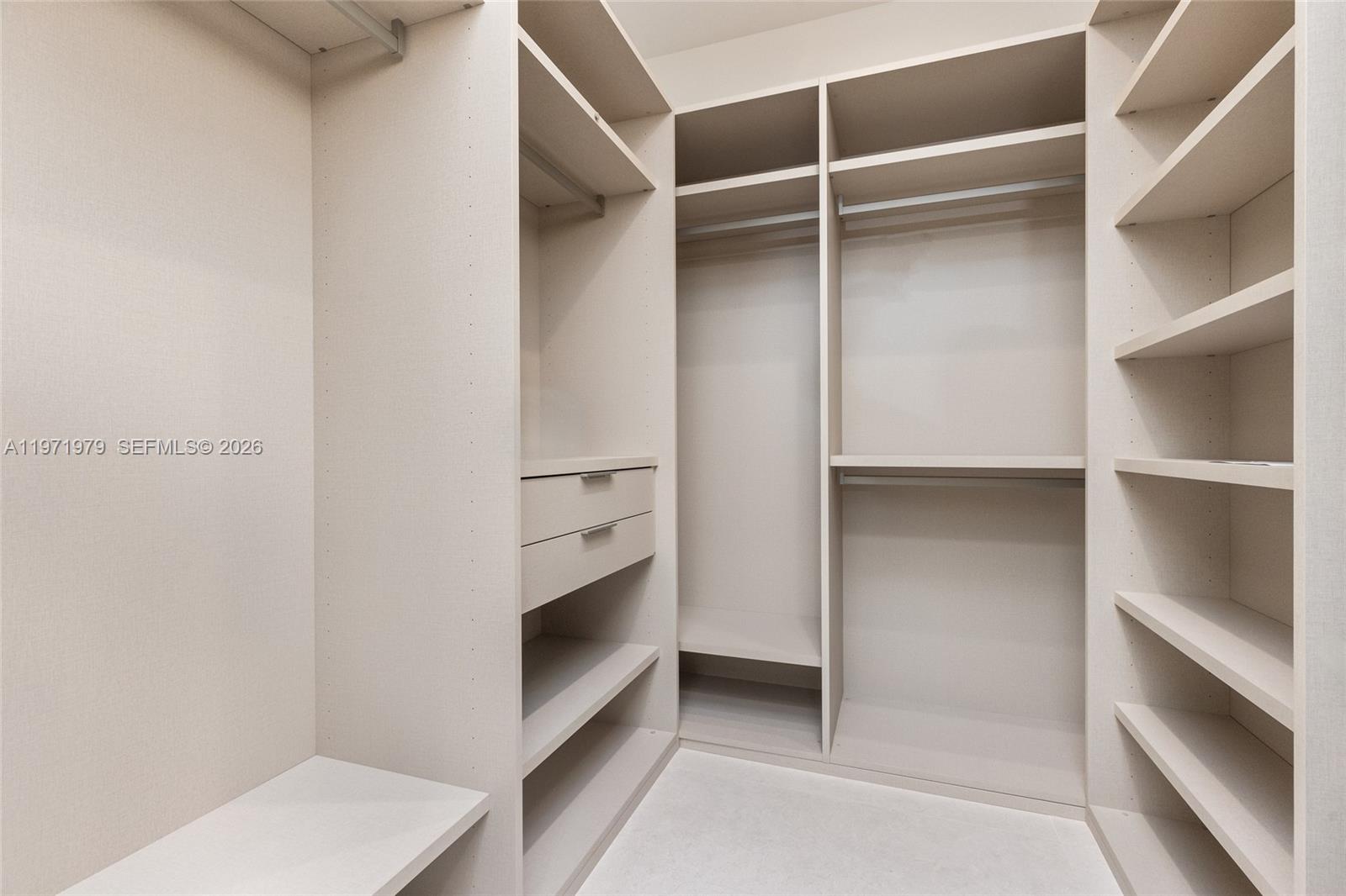 ISLA BAHIA - Residential