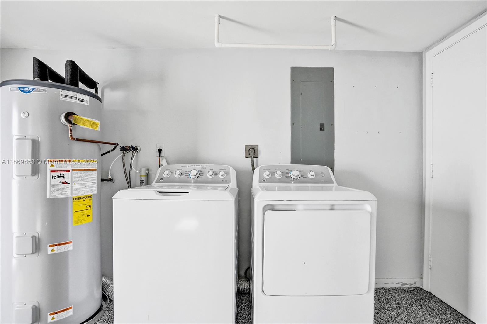 IMPERIAL POINT 2 SEC - Residential Lease