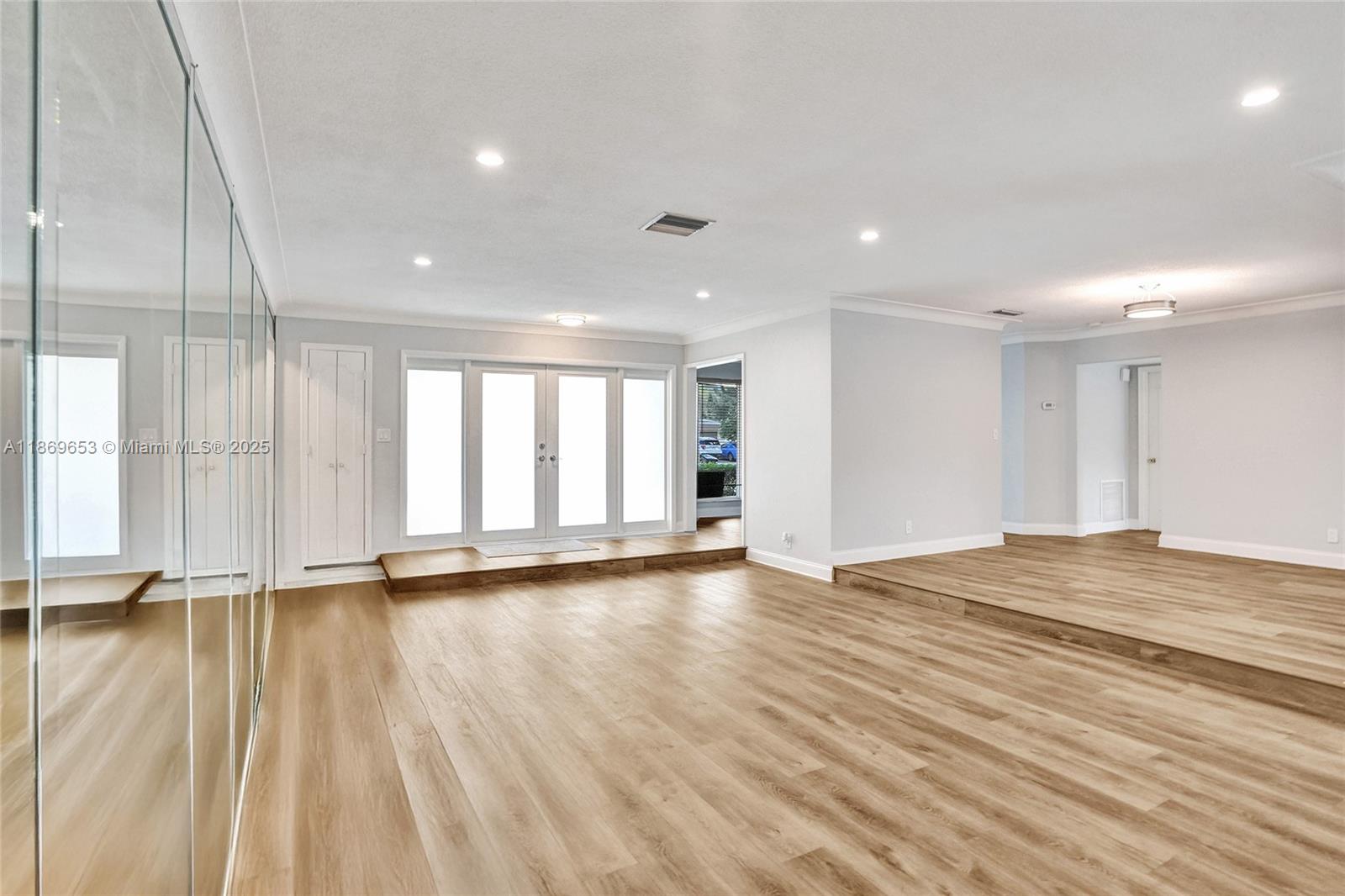 IMPERIAL POINT 2 SEC - Residential Lease