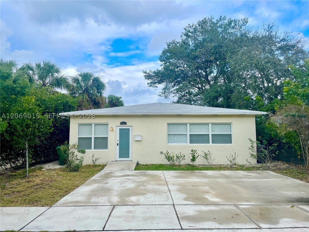 Photo of 1322 SE 1st Ave #1322, Fort Lauderdale, FL 33316 (MLS # A12069015)