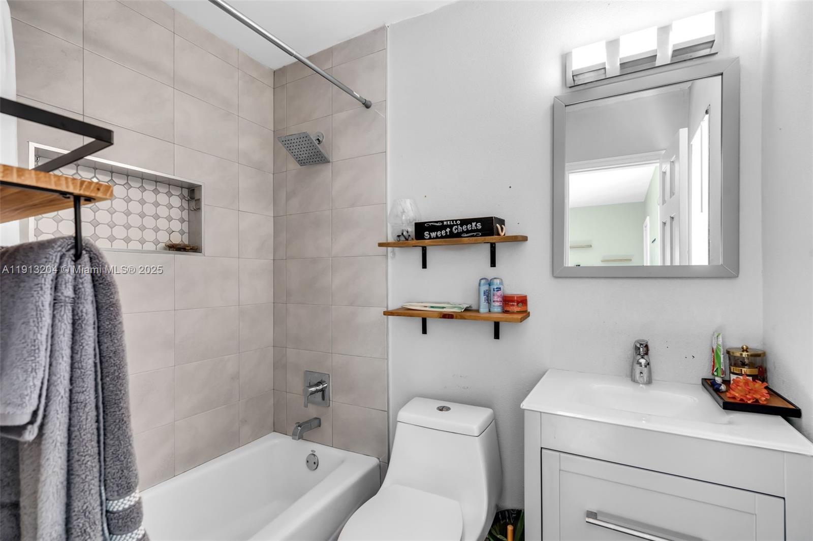 PARKERS SHORES - Residential