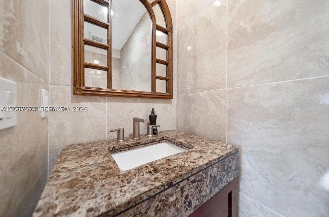 615 NW 10th Ter 1