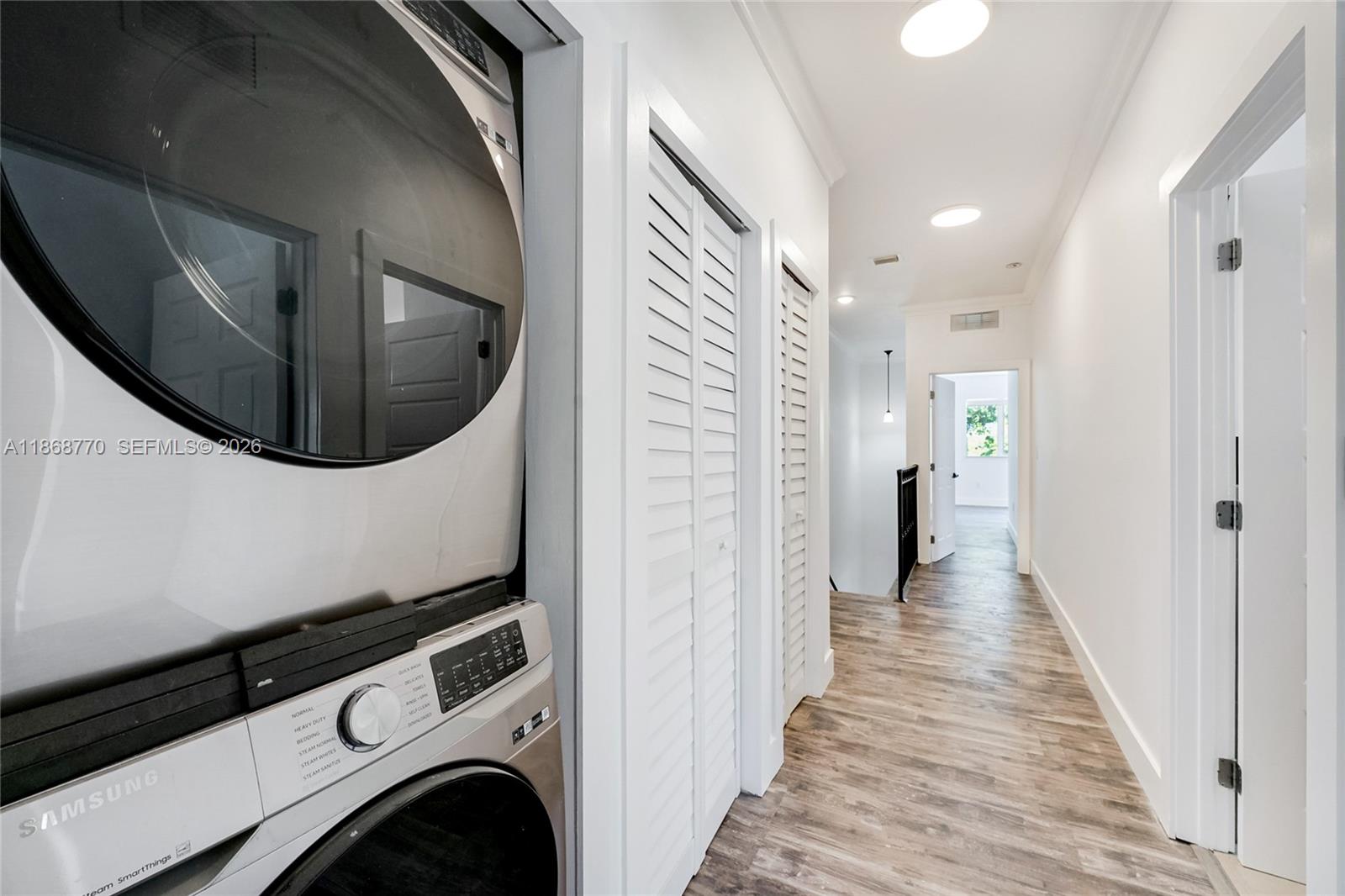 NEW YORK STREET CONDO - Residential