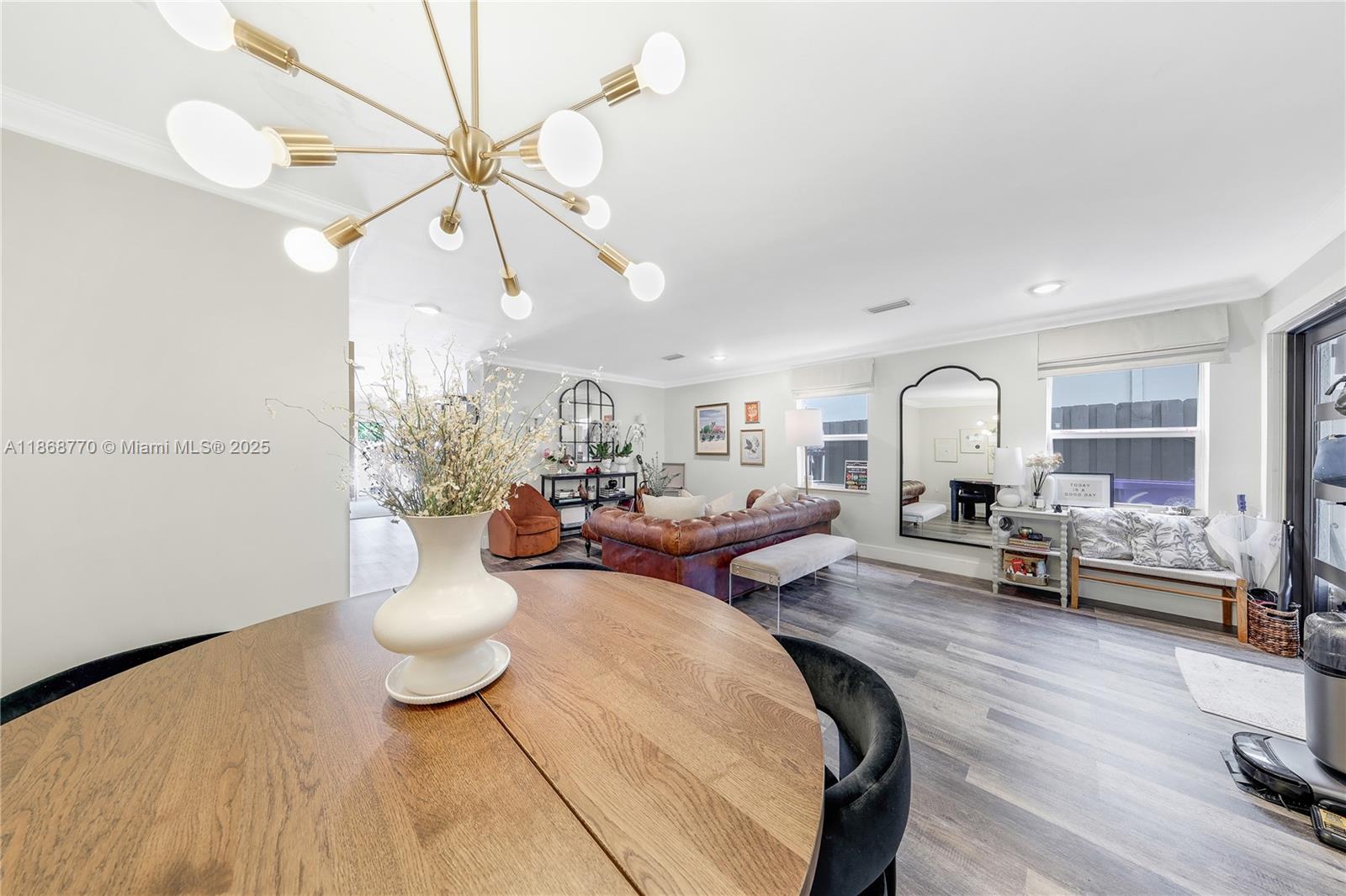 NEW YORK STREET CONDO - Residential