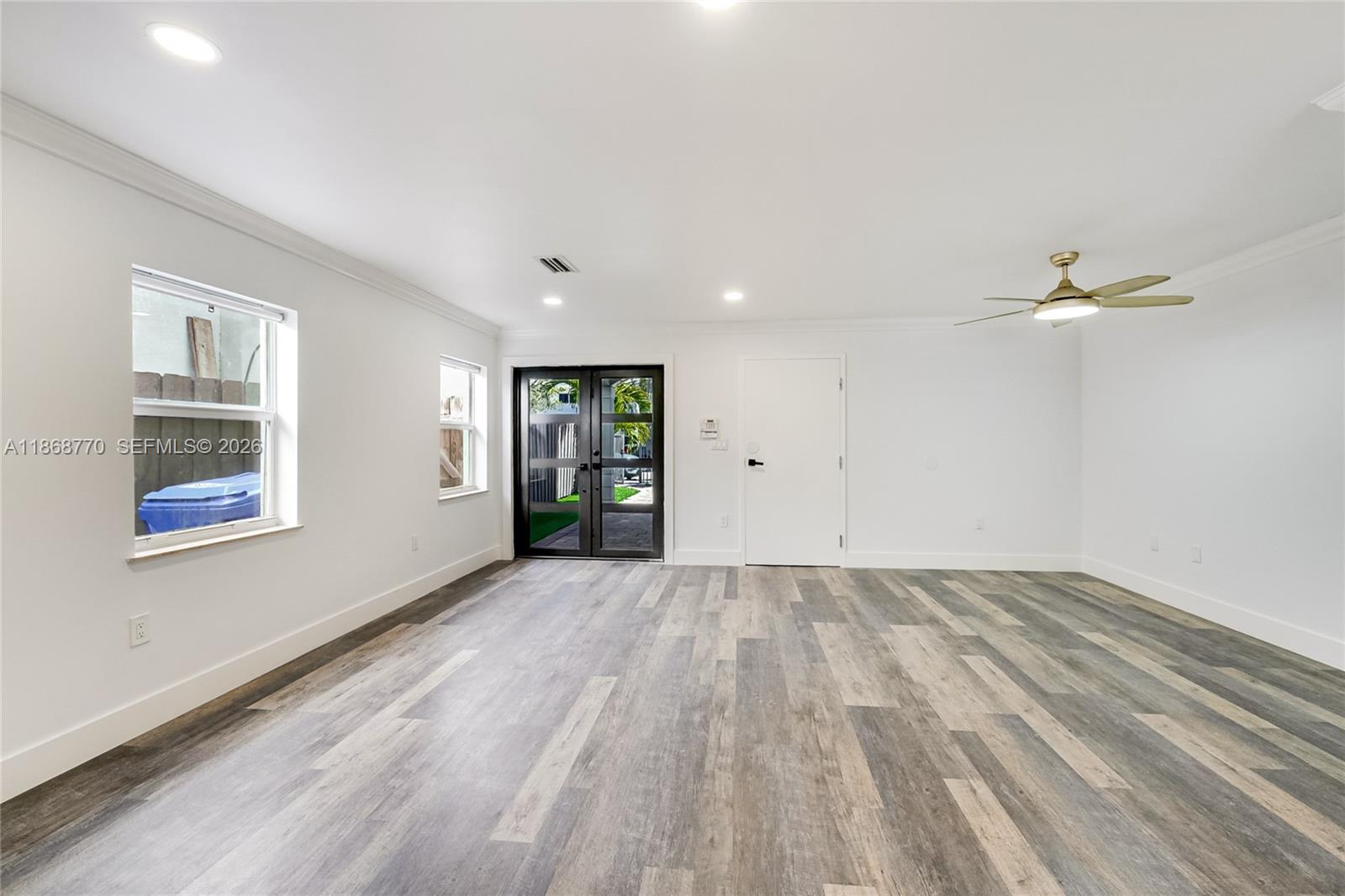 NEW YORK STREET CONDO - Residential