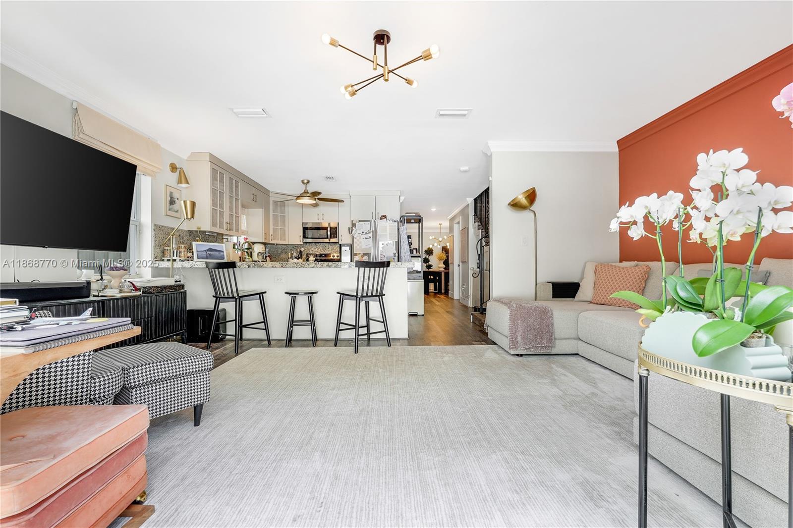 NEW YORK STREET CONDO - Residential