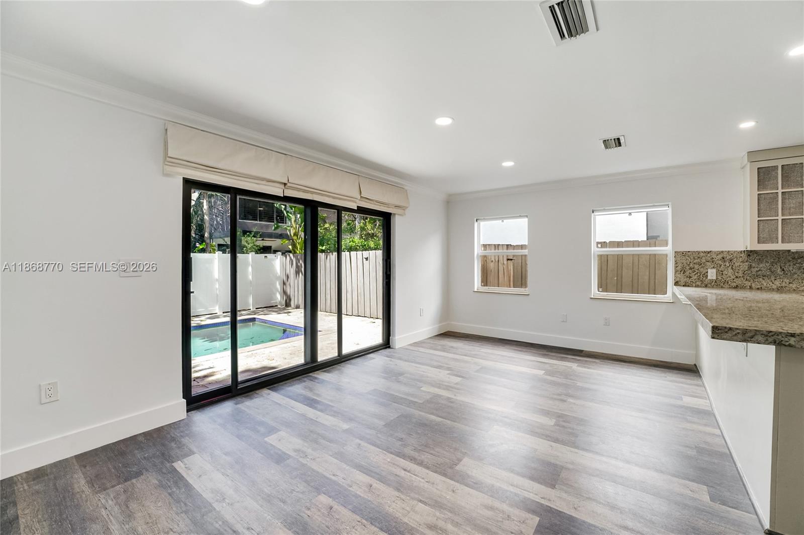 NEW YORK STREET CONDO - Residential