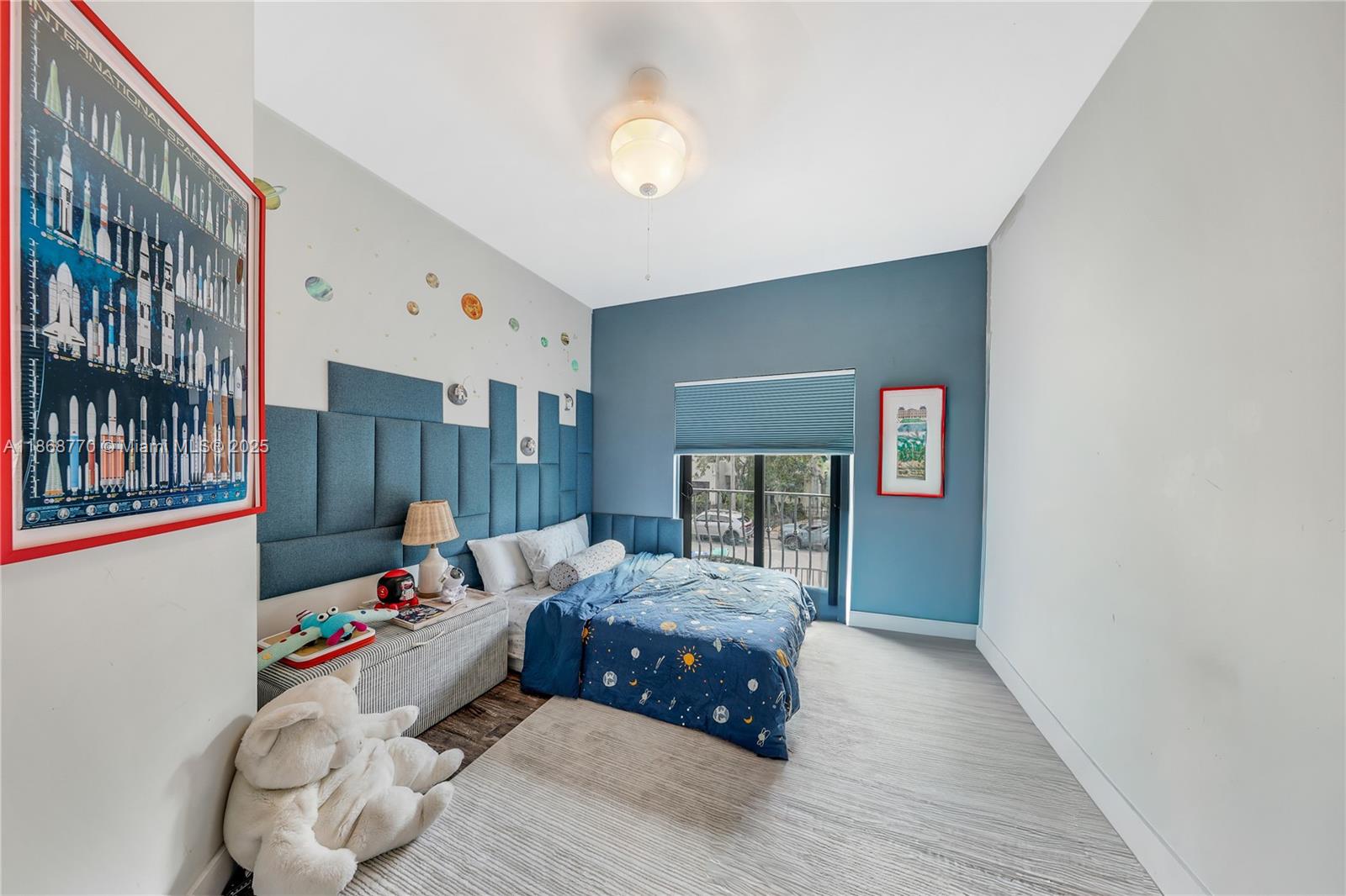 NEW YORK STREET CONDO - Residential