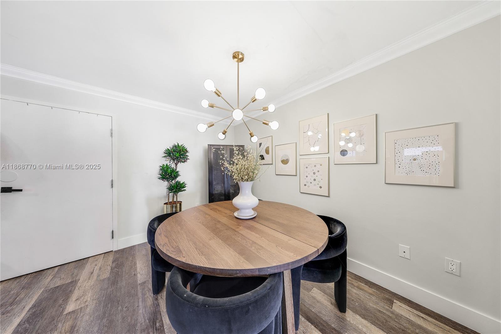 NEW YORK STREET CONDO - Residential