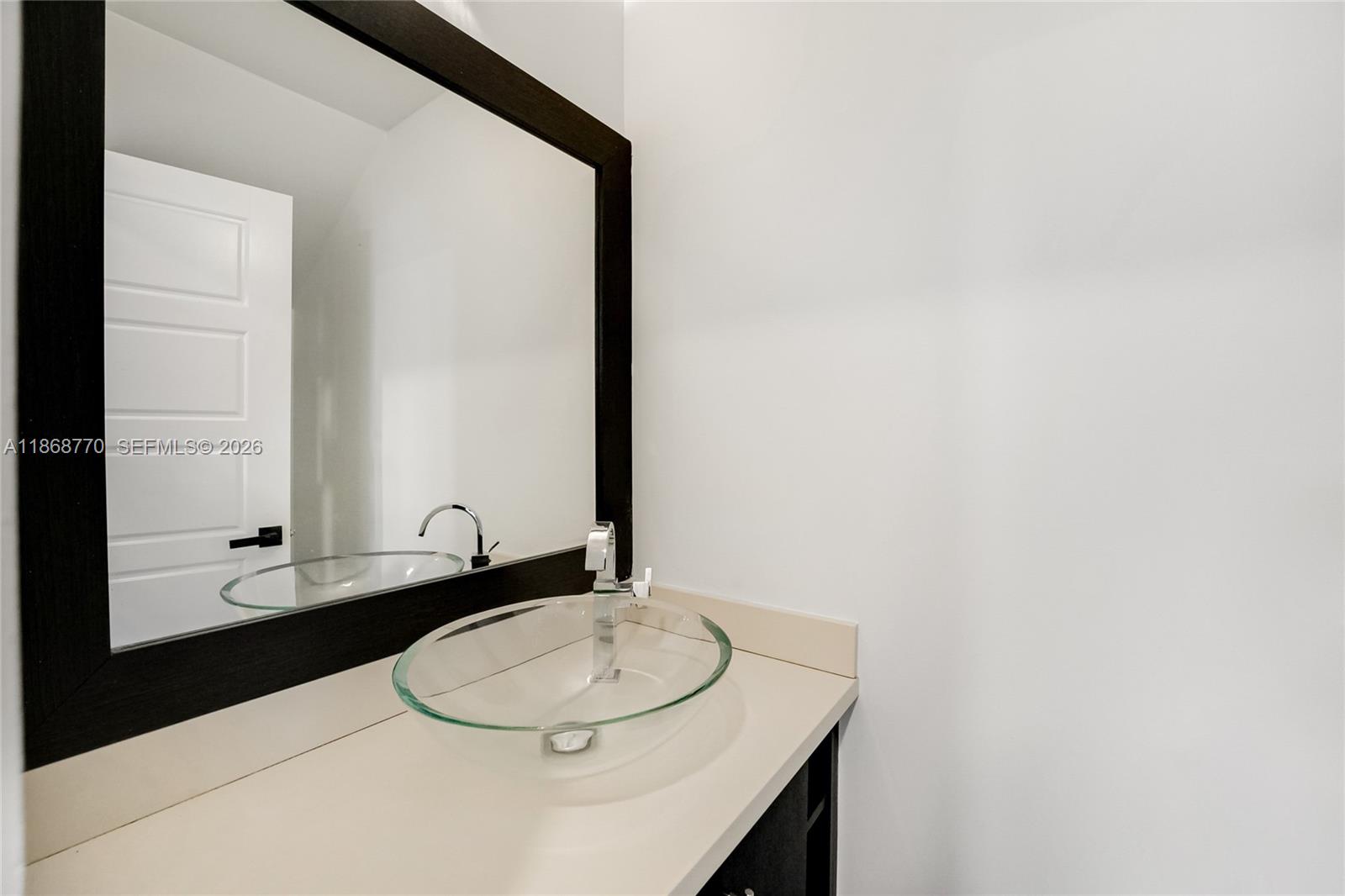 NEW YORK STREET CONDO - Residential