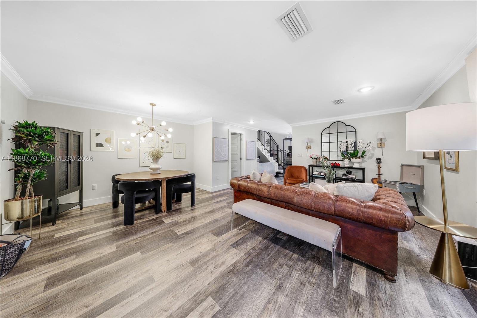 NEW YORK STREET CONDO - Residential