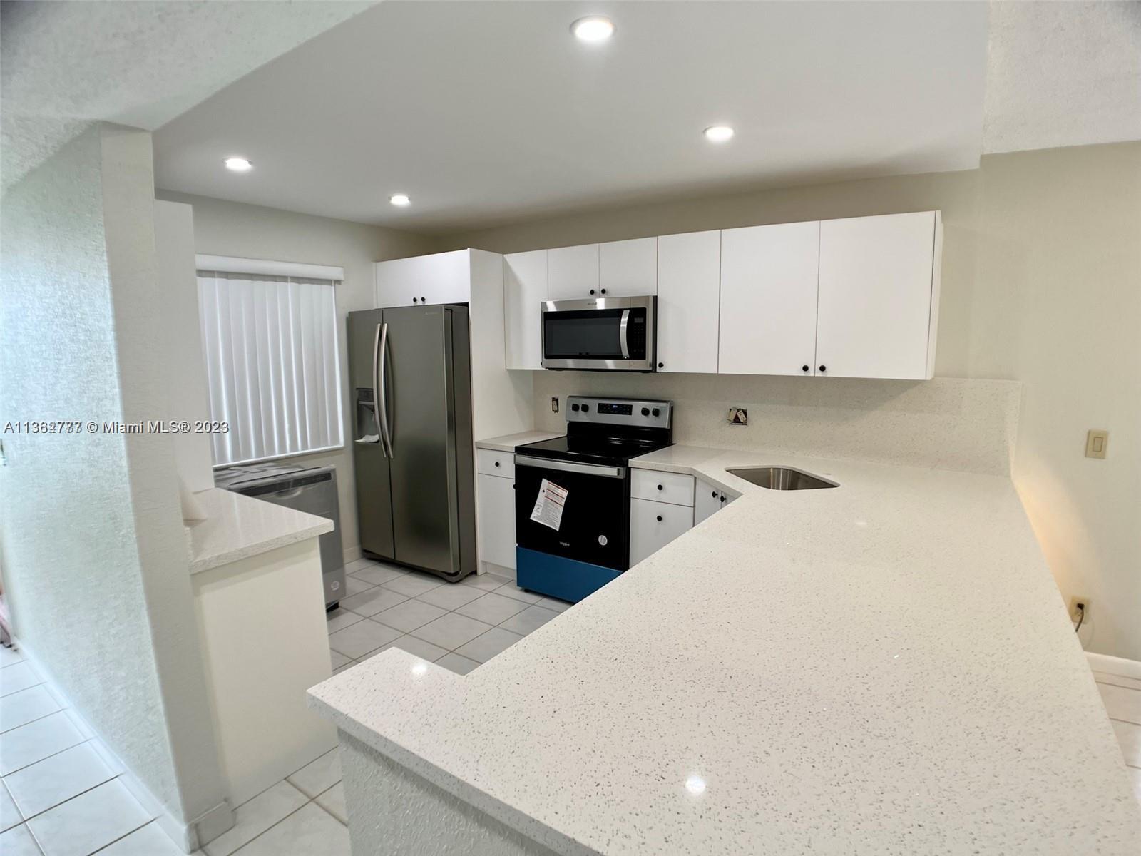 Photo 3 of 12 of 399 Lakeview Dr 101 condo