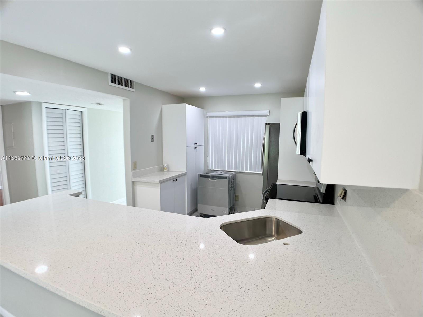 Photo 4 of 12 of 399 Lakeview Dr 101 condo
