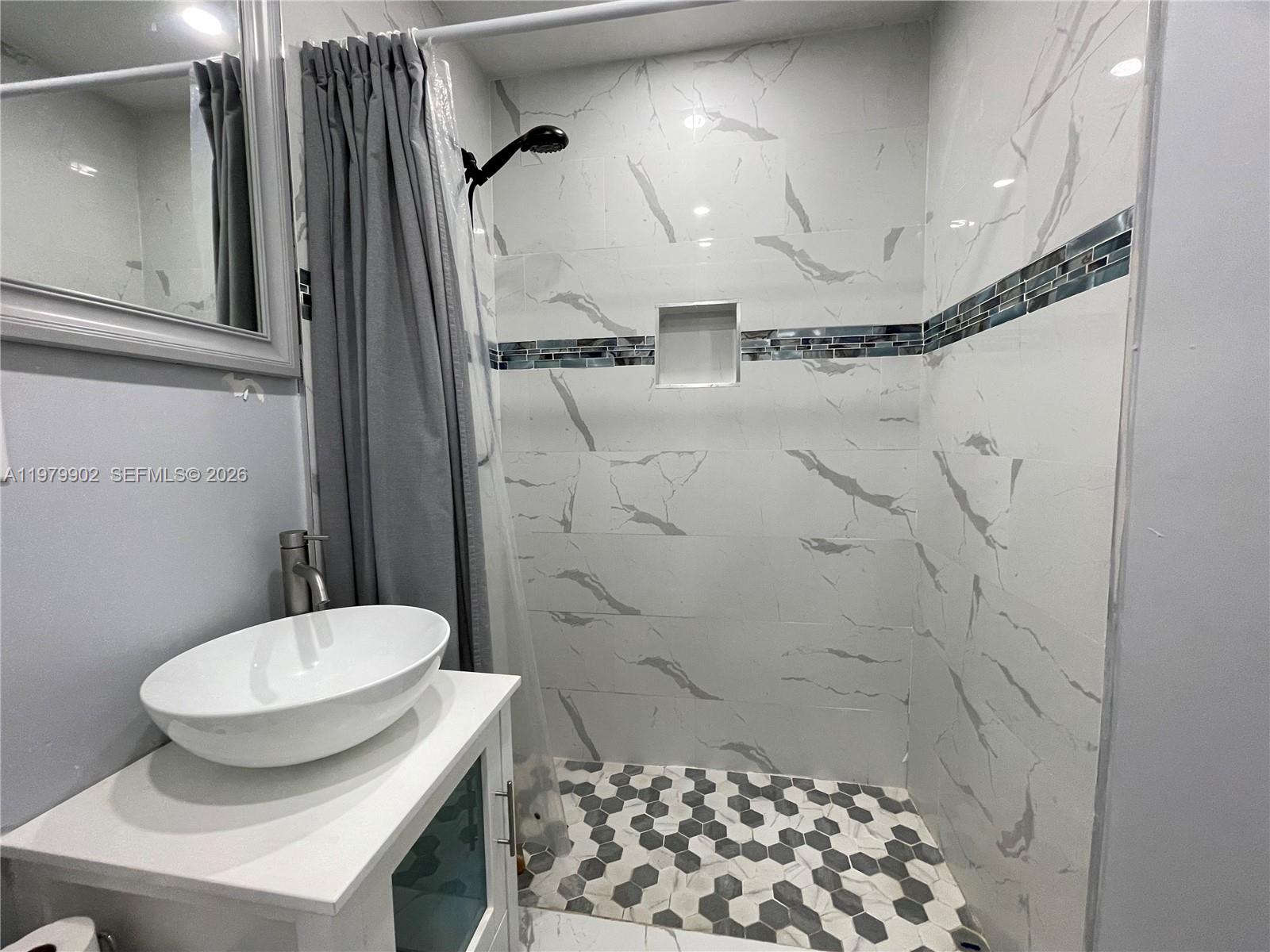 NORTH SHORE HEIGHTS - Residential