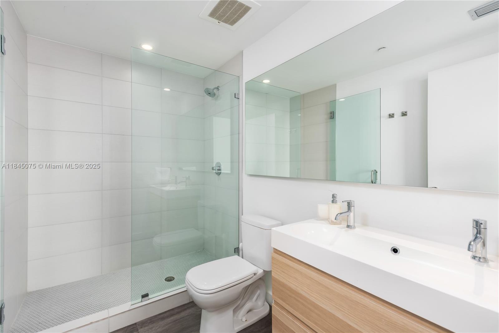 BISCAYNE BEACH CONDO - Residential Lease