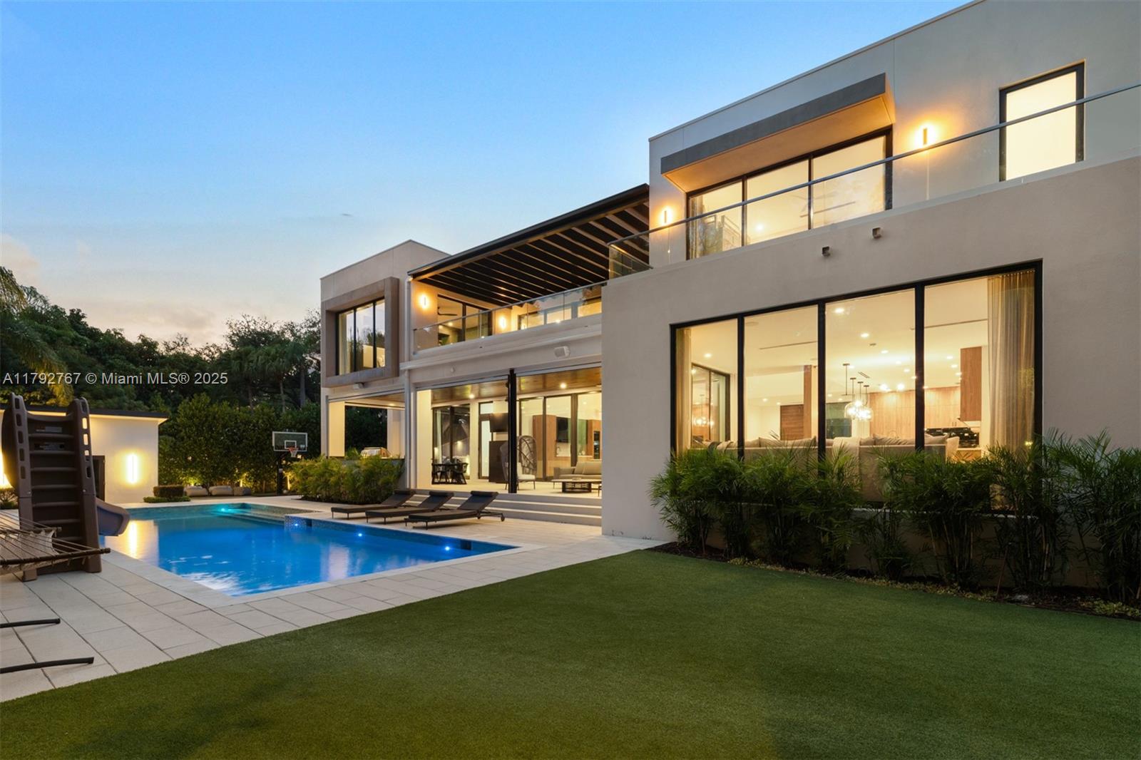 OLD CUTLER POINT - Residential