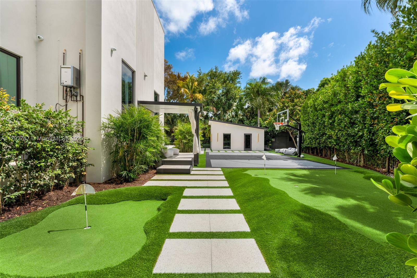 OLD CUTLER POINT - Residential