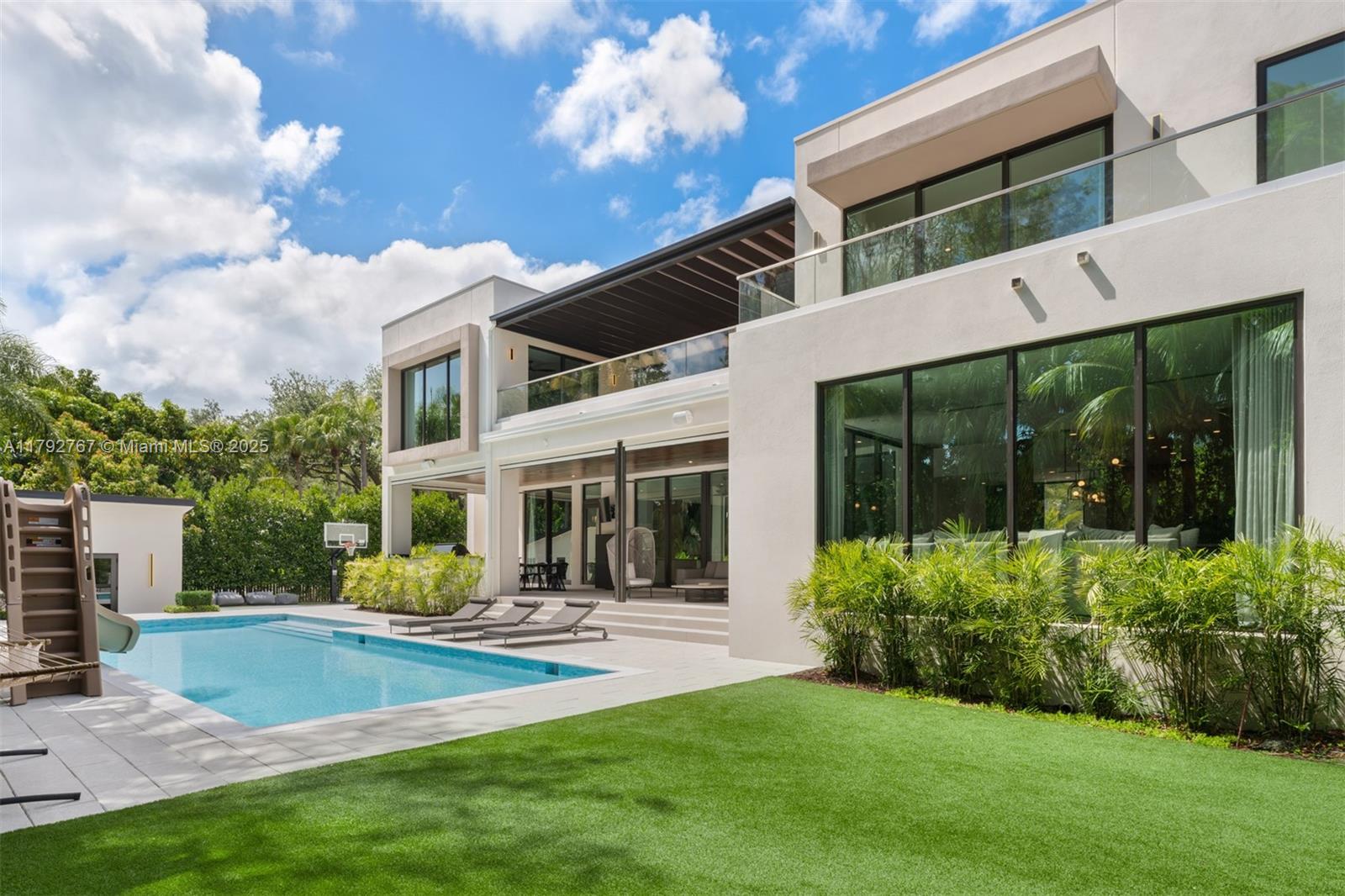 OLD CUTLER POINT - Residential