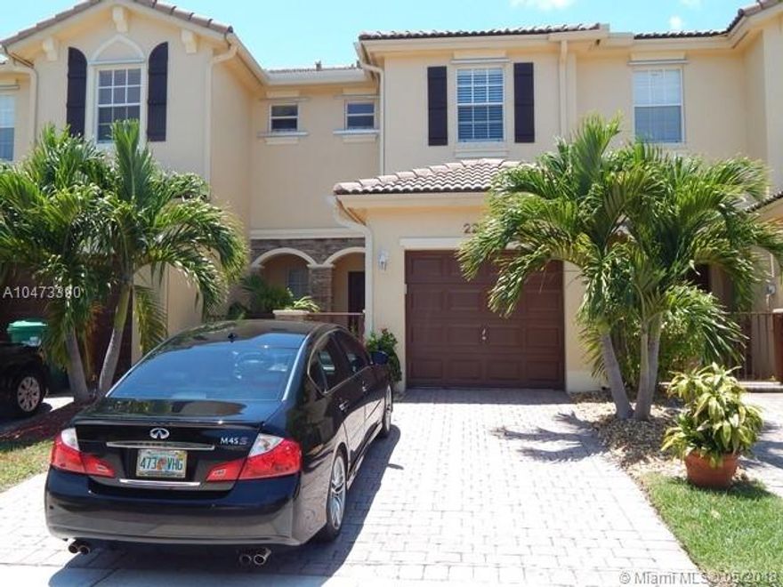 LAKES BY THE BAY TOWNHOUSE WITH BRICK PATIOS, QUIET COMMUNITY, EXCELLENT LOCATION, GOOD SCHOOLS, VERY NICE AMMENITIES, TILE FLOOR IN THE FIRST FLOOR AND WOOD UPSTAIRS TWO BEDROOMS. MASTER FEATURES HUGE WALK-IN CLOSET, ROMAN TUB. VACANT, GATED COMMUNITY. FAST APPROVAL *** OWNER REQUIRES POLICE REPORT, PAY STUBS, PROOF OF INCOME, BANK STAMENTS & CREDIT CHECK WITH ALL OFFER *** NO PETS ALLOWED!