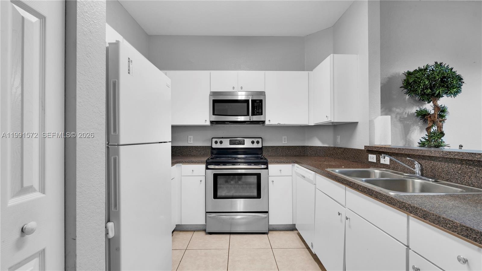 BANYAN BAY CONDO - Residential