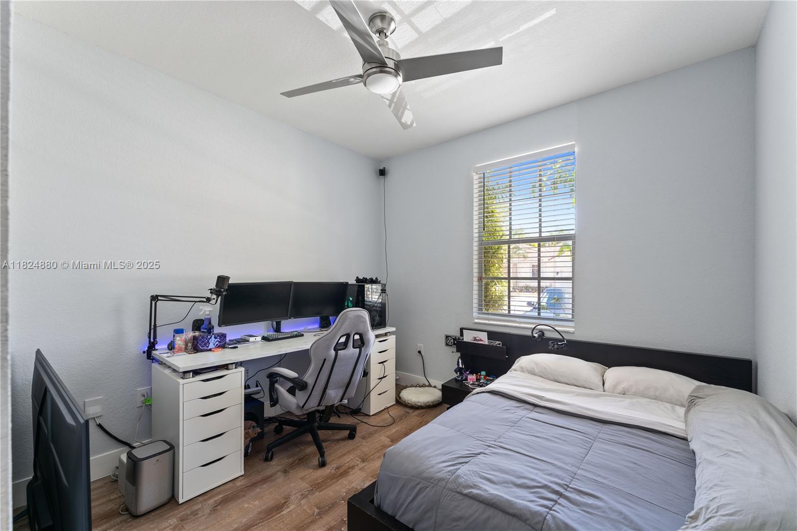 Grand Key AT SUNSET LAKES - Residential