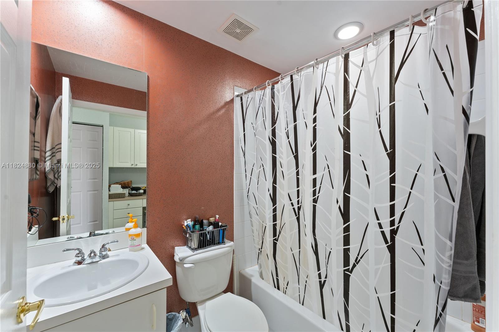 Grand Key AT SUNSET LAKES - Residential