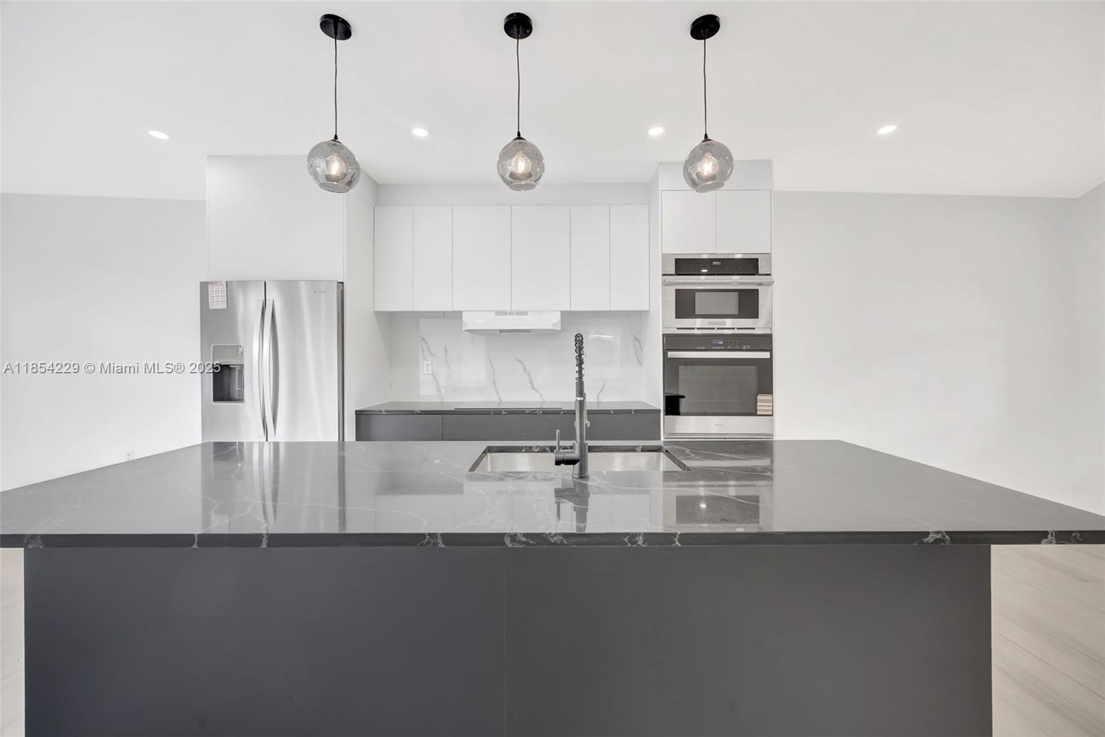Fully remodeled townhouse located in the growing city of Homestead. This beautiful property features three bedrooms and two and a half bathrooms. Situated near top-rated schools, the community offers security, a swimming pool, and a family-friendly environment in a rapidly developing area.