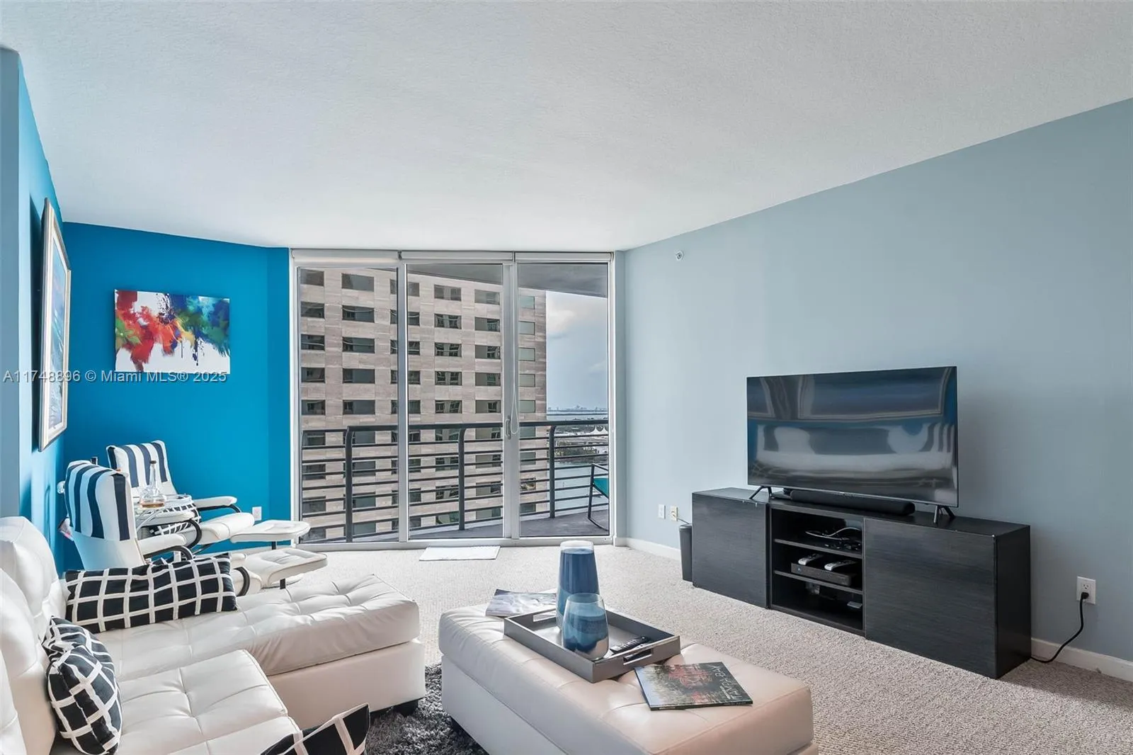 Miami, Florida 33131, United States, 1 Bedroom Bedrooms, ,1 BathroomBathrooms,Residential,Active,1414