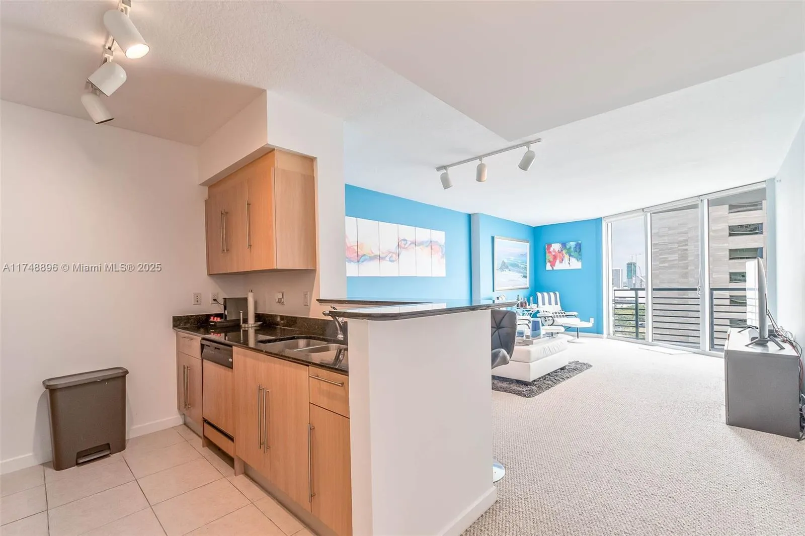 Miami, Florida 33131, United States, 1 Bedroom Bedrooms, ,1 BathroomBathrooms,Residential,Active,1414