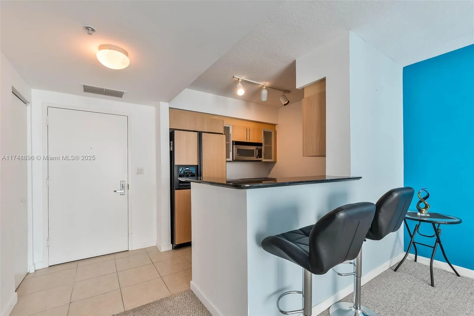 Miami, Florida 33131, United States, 1 Bedroom Bedrooms, ,1 BathroomBathrooms,Residential,Active,1414
