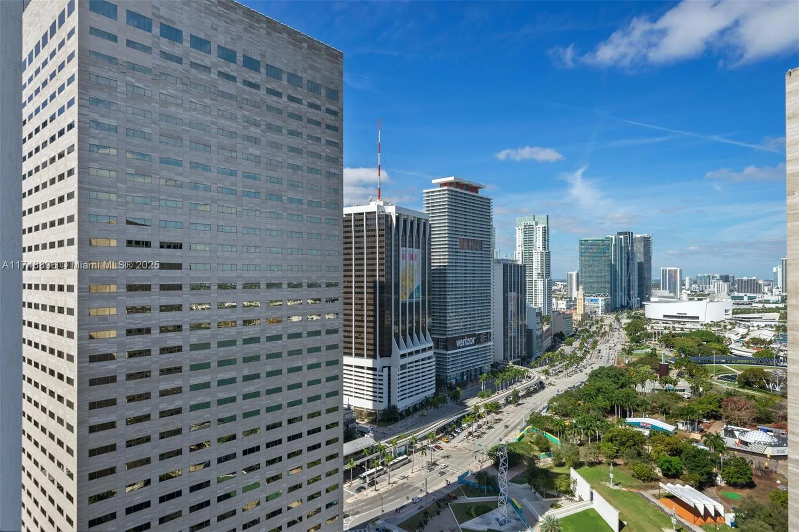 Miami, Florida 33131, United States, 1 Bedroom Bedrooms, ,1 BathroomBathrooms,Residential,Active,1414