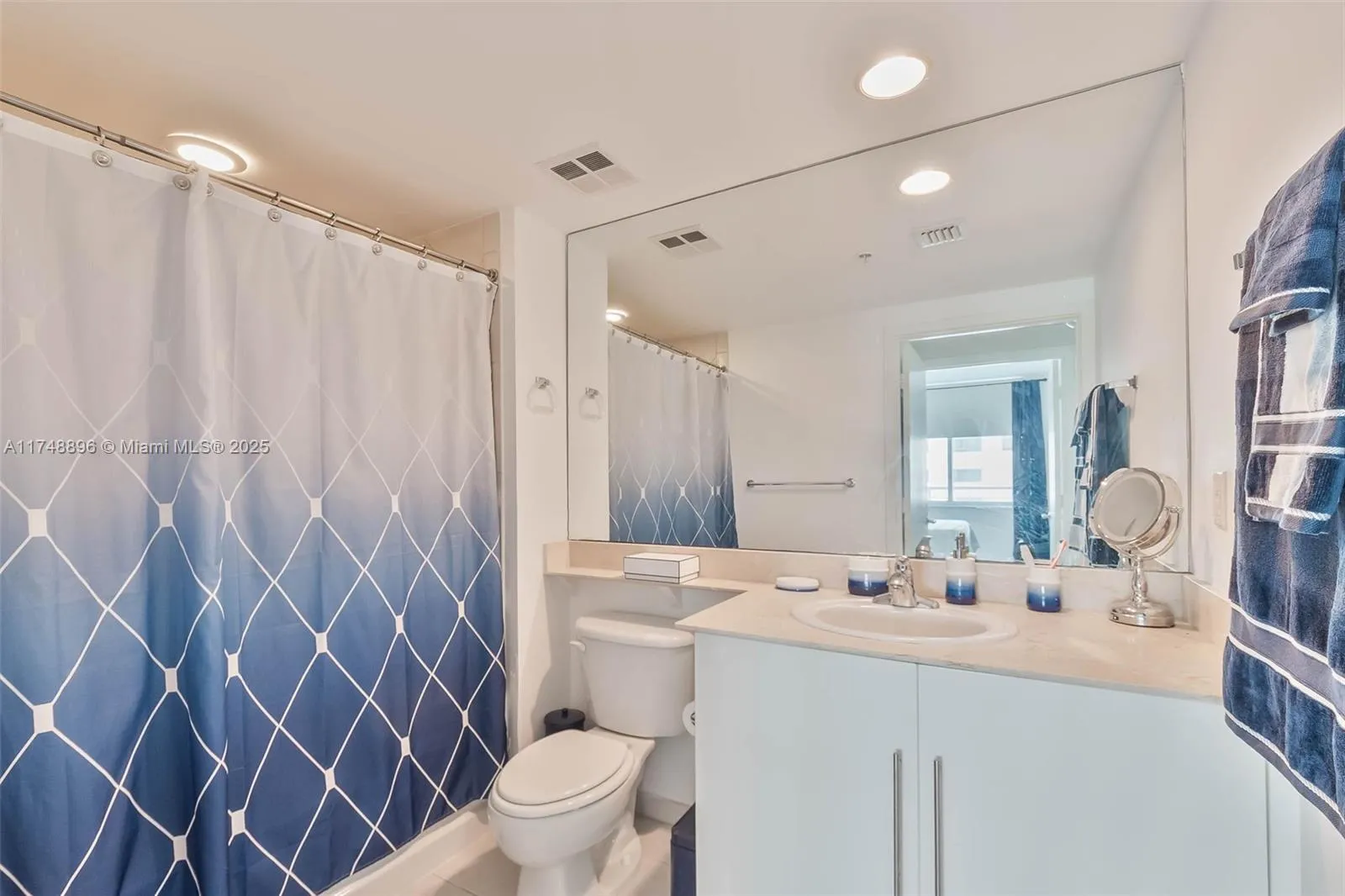 Miami, Florida 33131, United States, 1 Bedroom Bedrooms, ,1 BathroomBathrooms,Residential,Active,1414