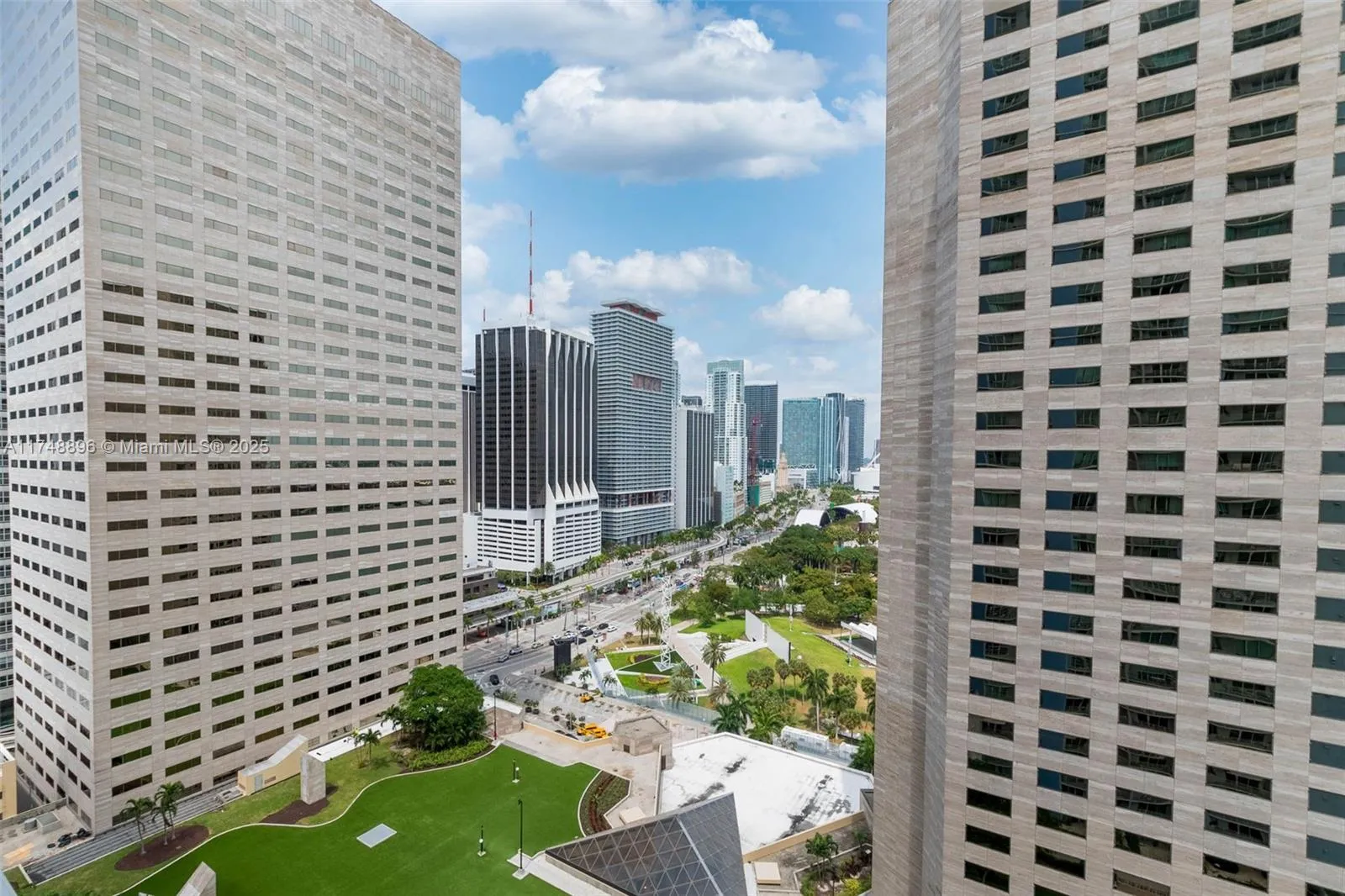 Miami, Florida 33131, United States, 1 Bedroom Bedrooms, ,1 BathroomBathrooms,Residential,Active,1414