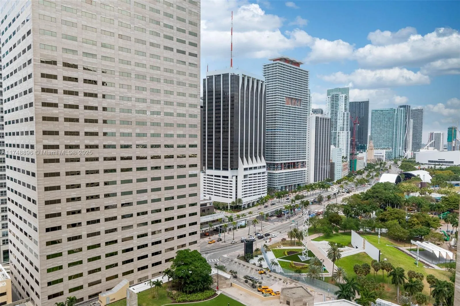 Miami, Florida 33131, United States, 1 Bedroom Bedrooms, ,1 BathroomBathrooms,Residential,Active,1414