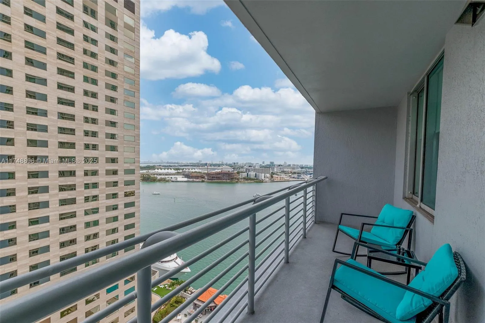Miami, Florida 33131, United States, 1 Bedroom Bedrooms, ,1 BathroomBathrooms,Residential,Active,1414
