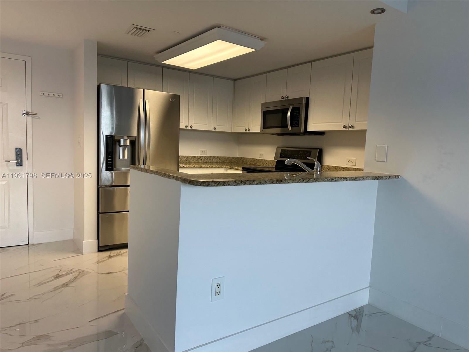 TURNBERRY ON THE GREEN CO - Residential Lease