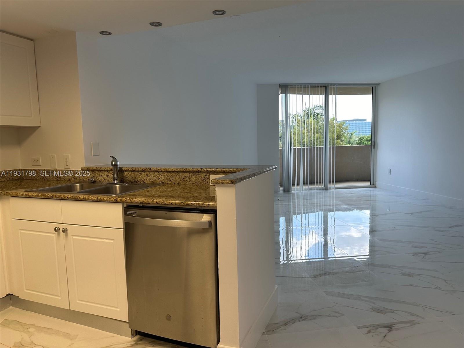 TURNBERRY ON THE GREEN CO - Residential Lease