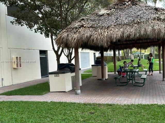 TURNBERRY ON THE GREEN CO - Residential Lease