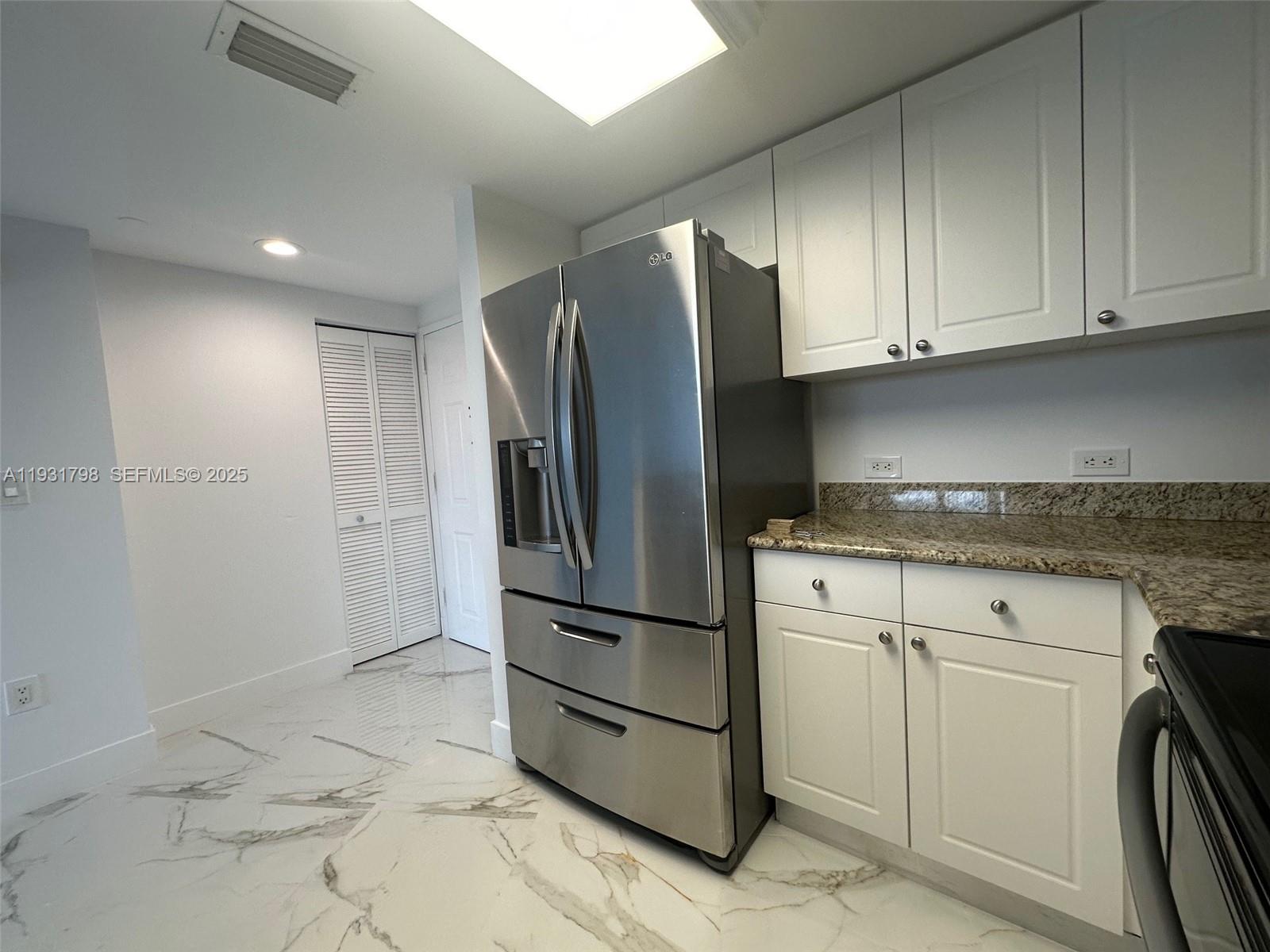 TURNBERRY ON THE GREEN CO - Residential Lease