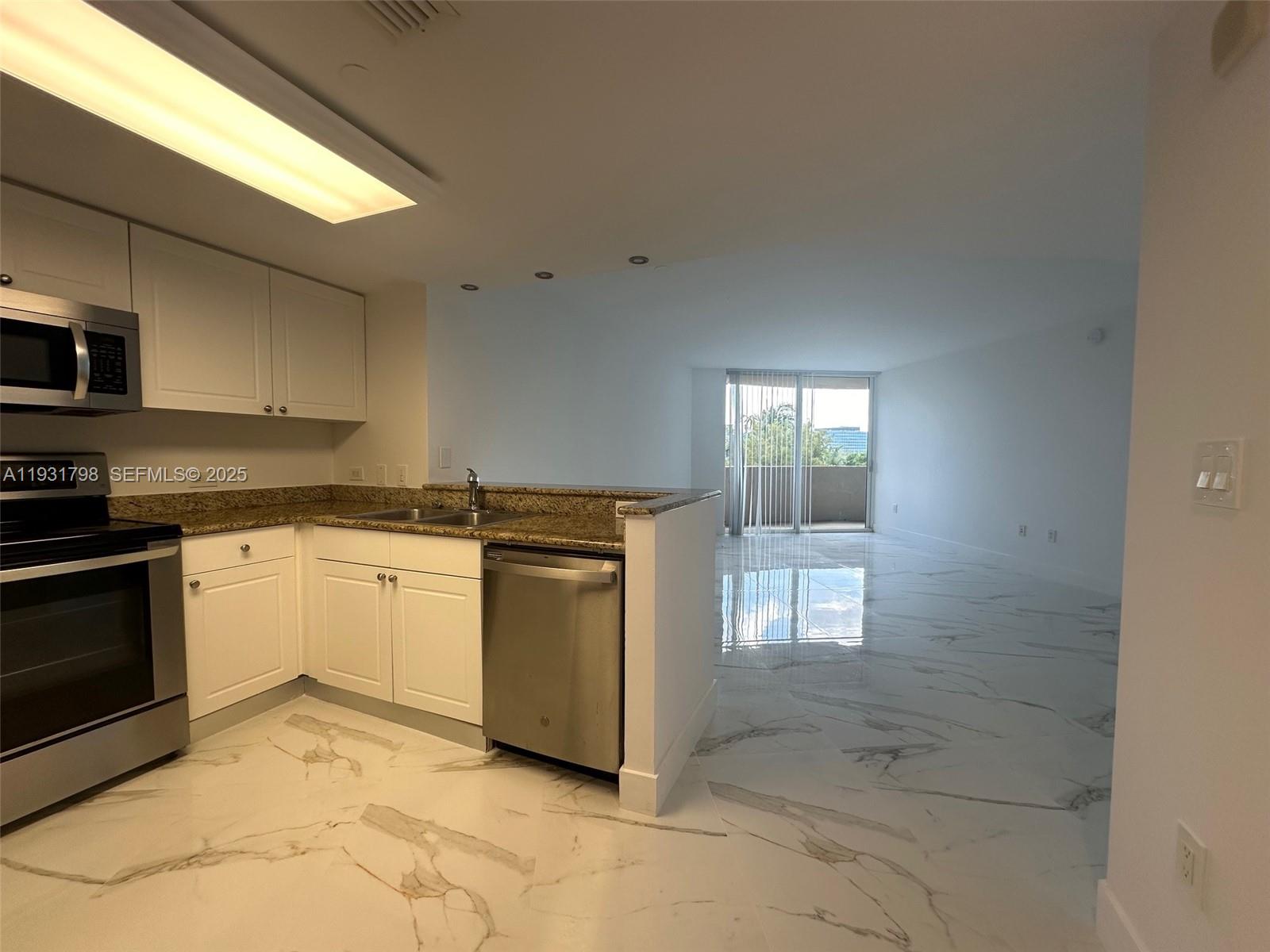 TURNBERRY ON THE GREEN CO - Residential Lease