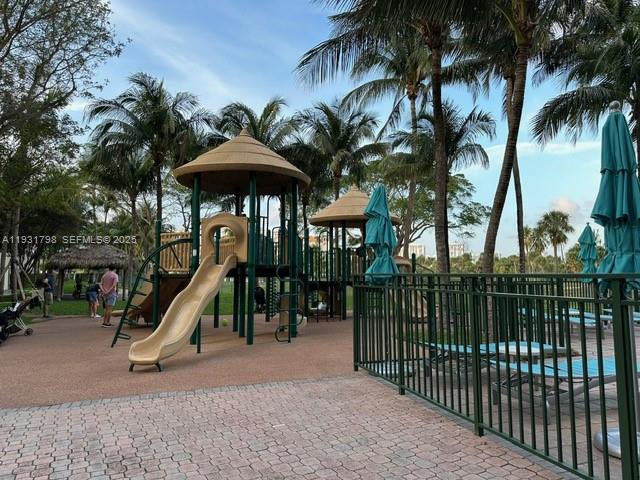 TURNBERRY ON THE GREEN CO - Residential Lease