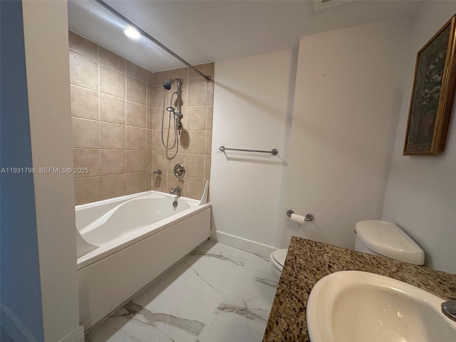 TURNBERRY ON THE GREEN CO - Residential Lease