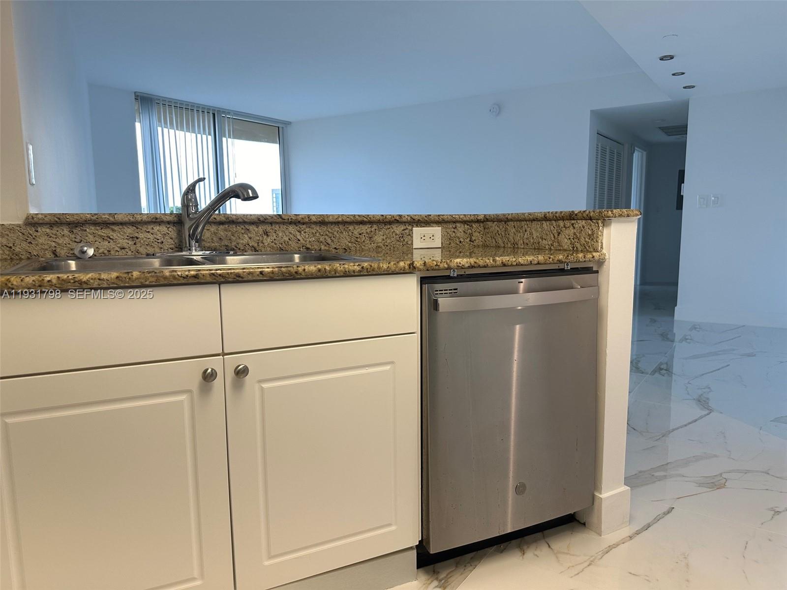 TURNBERRY ON THE GREEN CO - Residential Lease