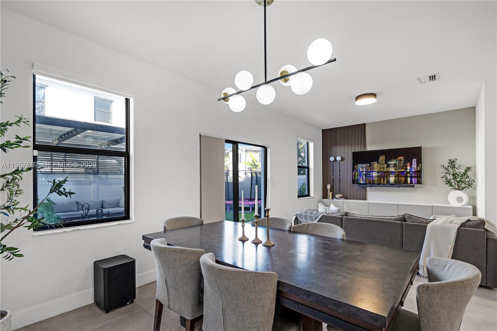 VISTA LAGO - Residential