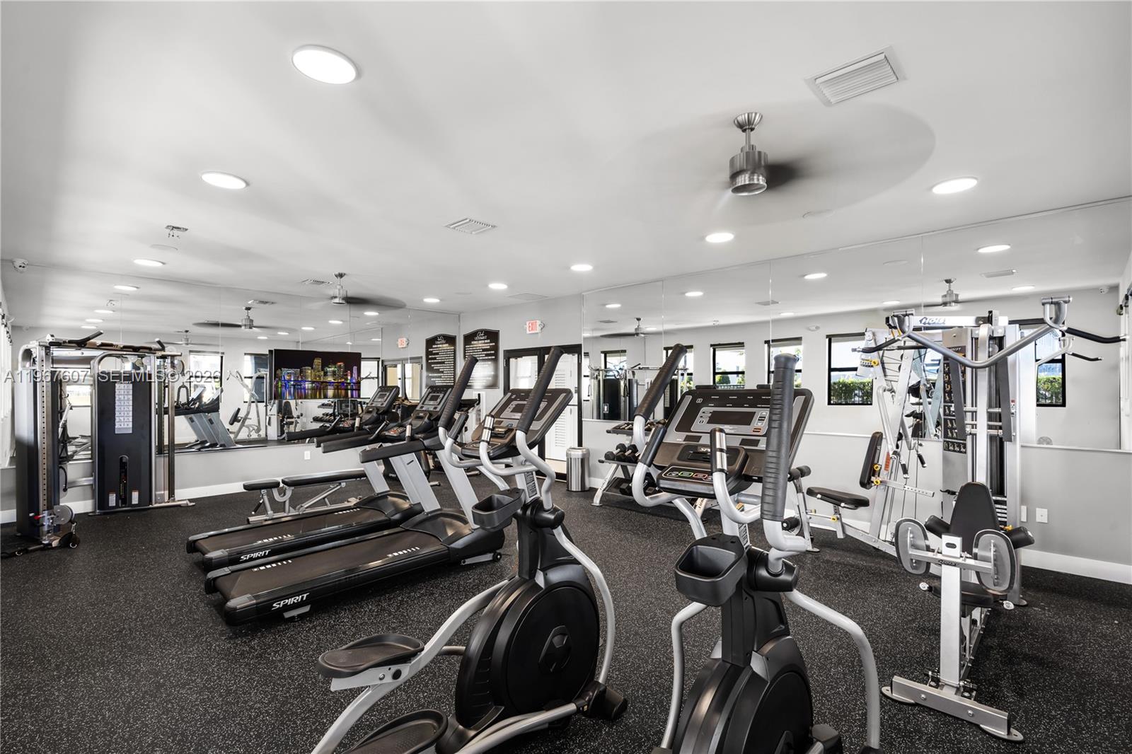 VISTA LAGO - Residential