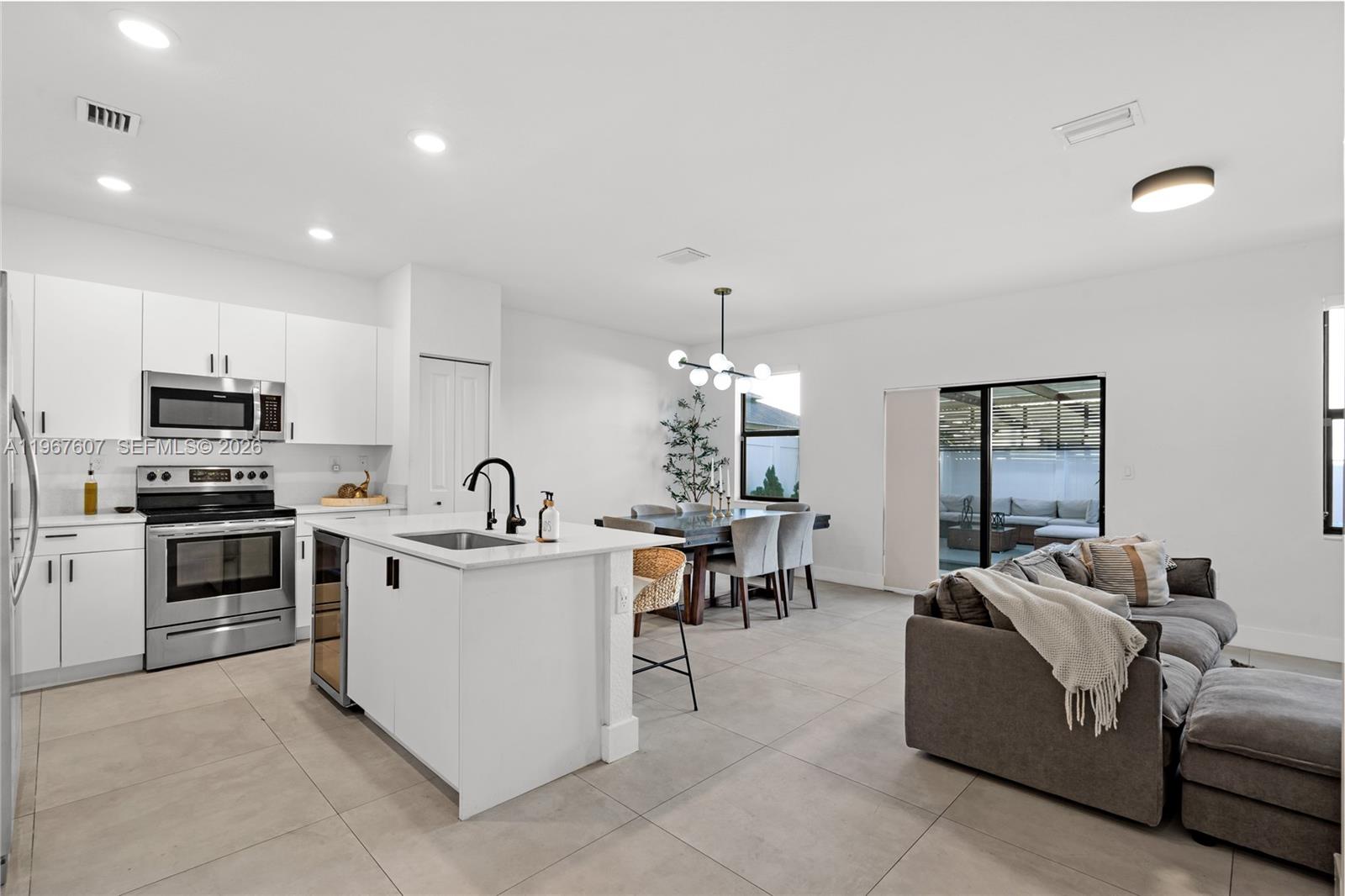 VISTA LAGO - Residential