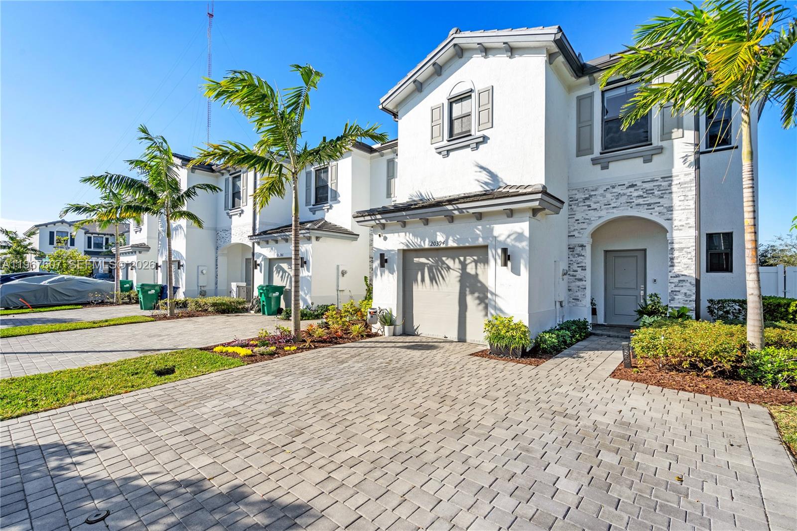 VISTA LAGO - Residential